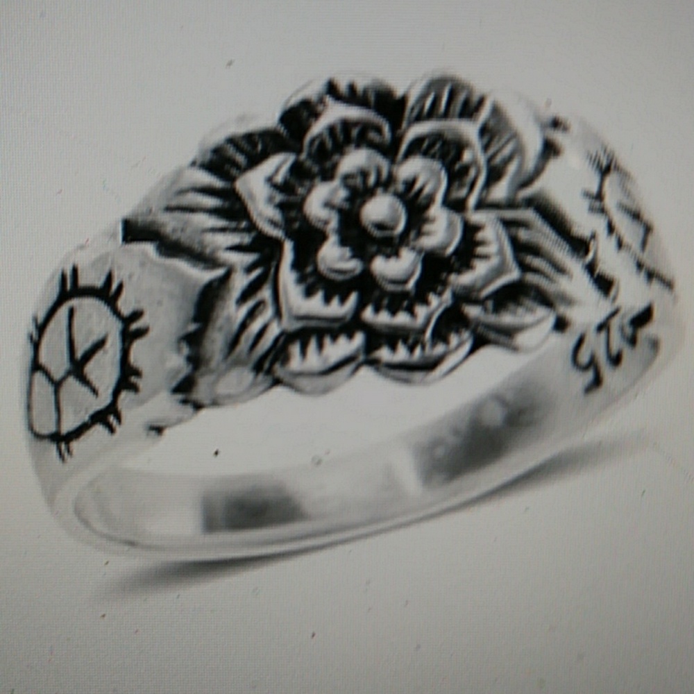 Nwt -SALE*STERLING FLORAL RING. SIZE 7.